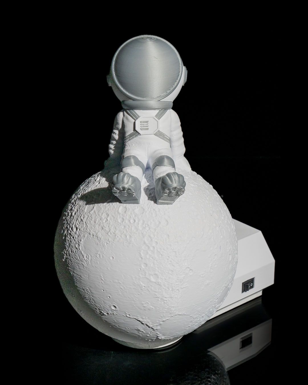 Wondering Astronaut Wall Projection Lamp - LetterLamps